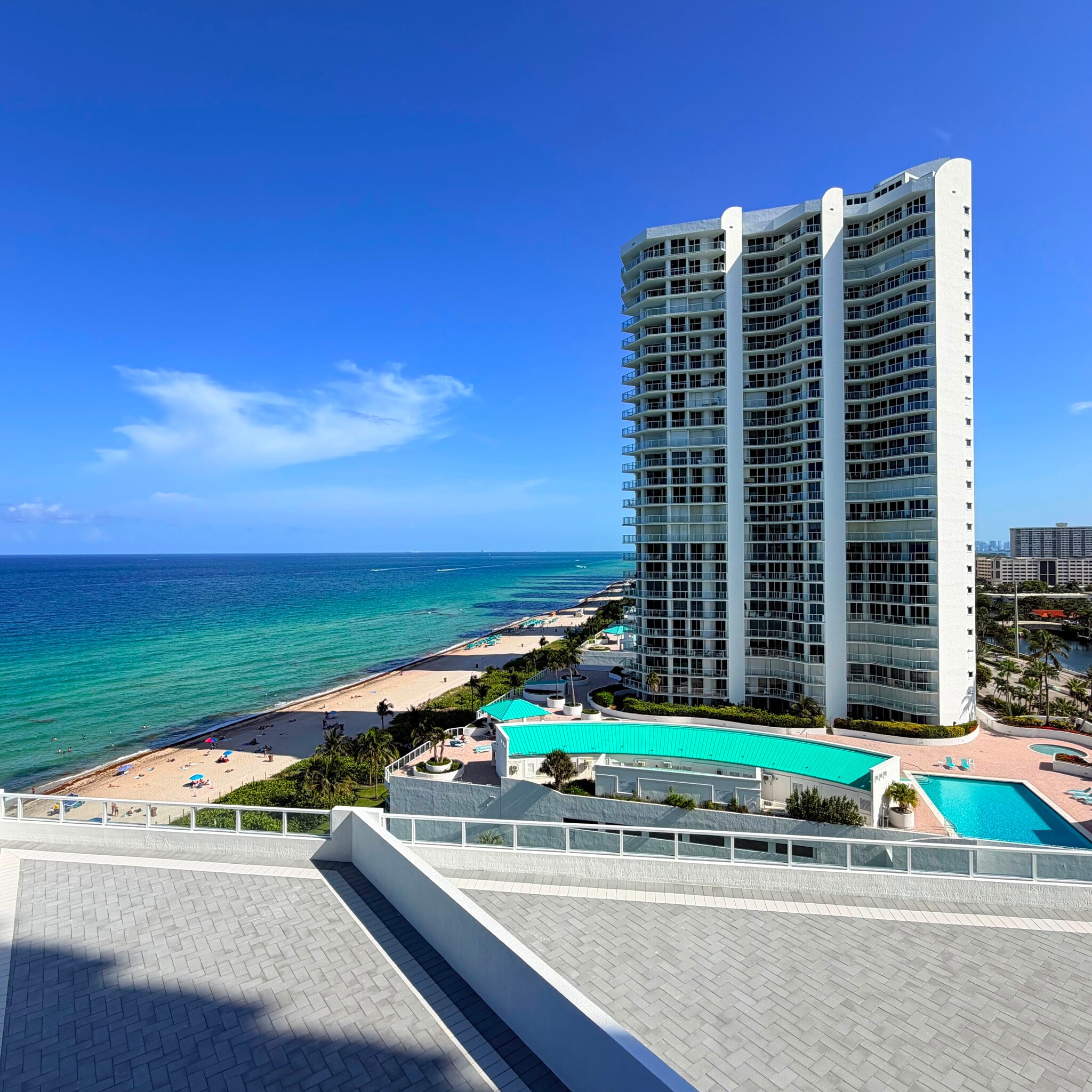 Building Photo - 16699 Collins Ave
