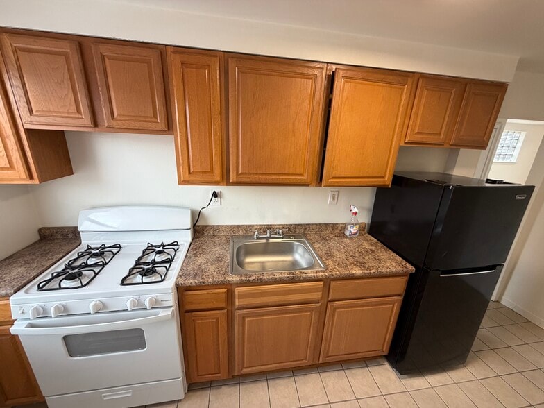 kitchen - 1355 Weaver St