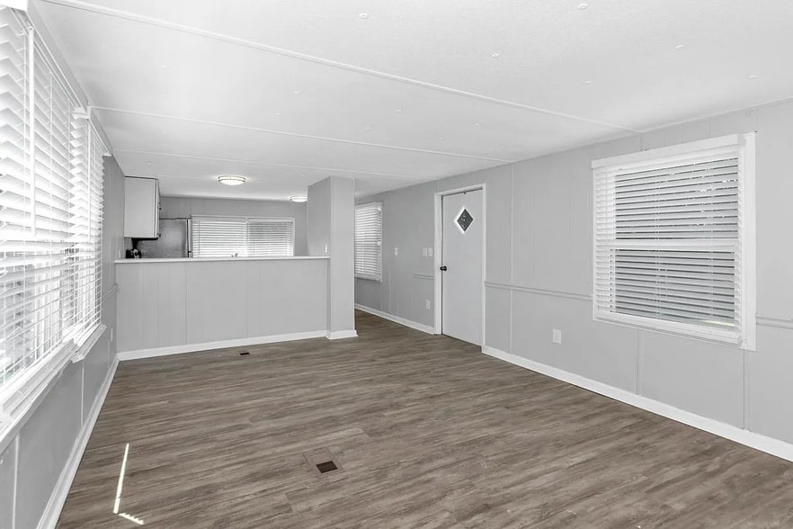 Building Photo - 415 W Limestone Rd