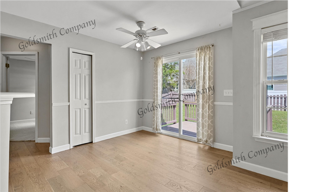 Building Photo - "3-Bedroom Retreat with Beautiful Hardwood...