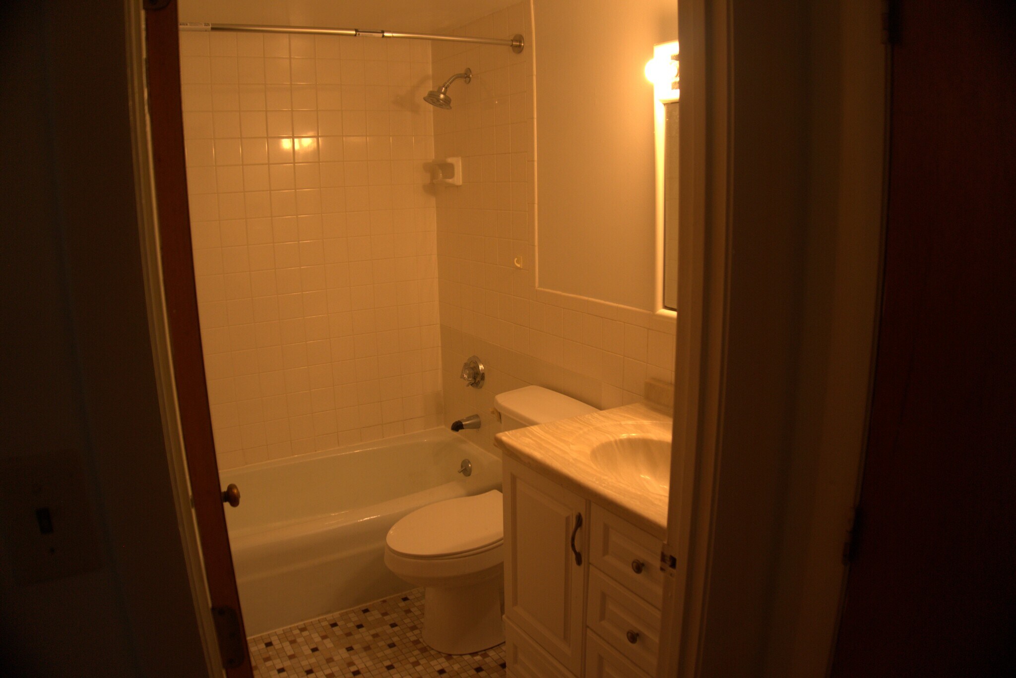 Building Photo - 80 N Warren St