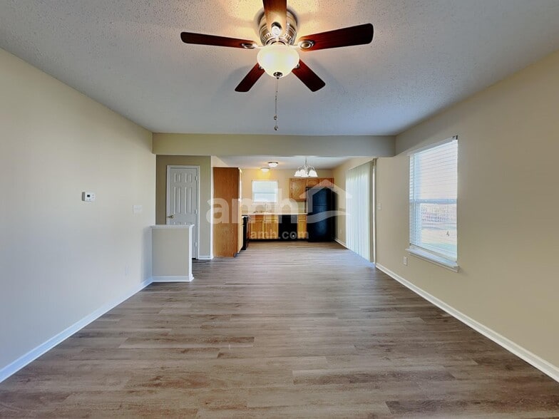 Building Photo - 668 Day Break Dr