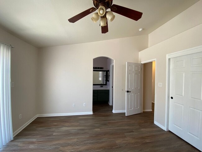 Building Photo - Silver Creek Beauty