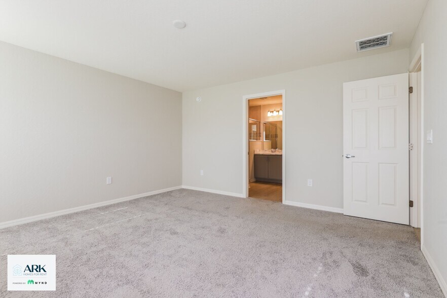 Building Photo - 992 First Dr