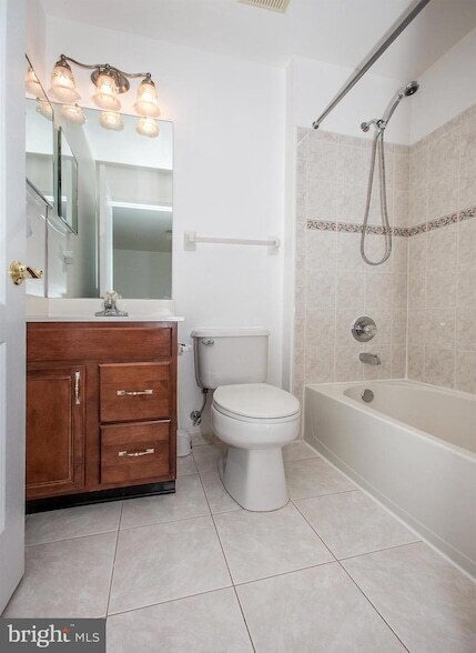 Building Photo - 189 Christopher Dr