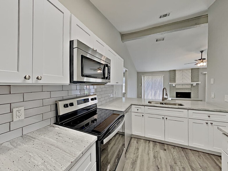 Building Photo - 206 Kalmia Dr