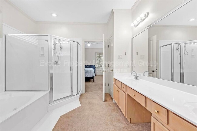 Building Photo - 7520 Crystal Lake Dr