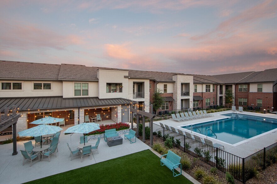 Primary Photo - The Luxe at Rowlett 55+ Active Adult