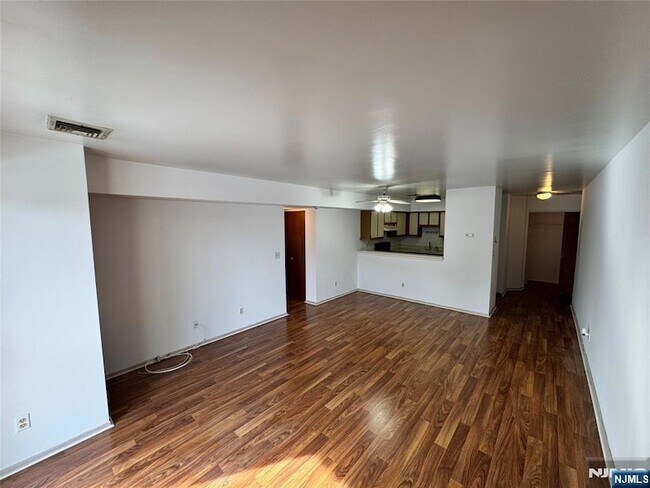 Building Photo - 19 Plauderville Ave