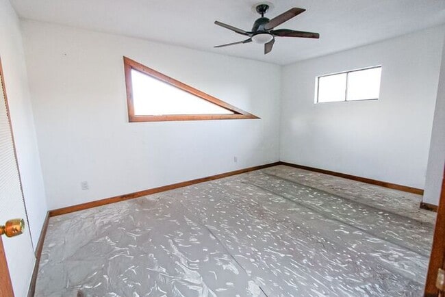 Building Photo - Modern 3 Bed Home for Rent in Riverside CA 92507 Garage Available