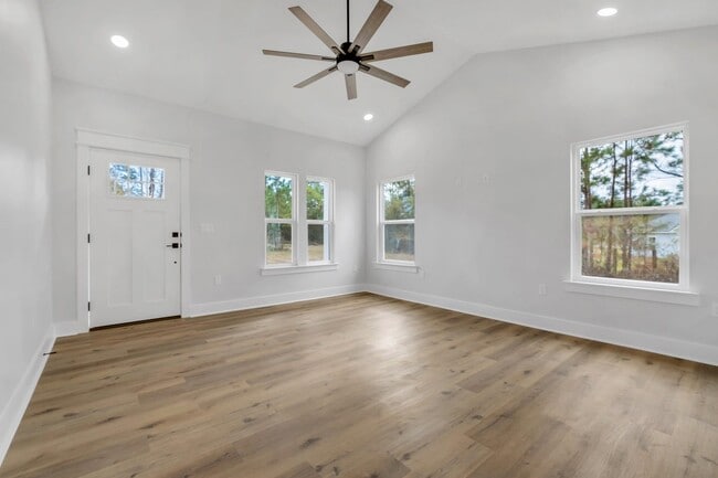 Building Photo - 80 Capri Ln