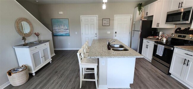 Building Photo - 2044 Silverstone Cir