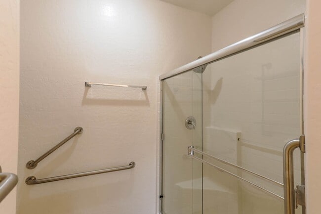 Building Photo - 55+, Age Restricted, 2 Bed, 2 Bath, Single...