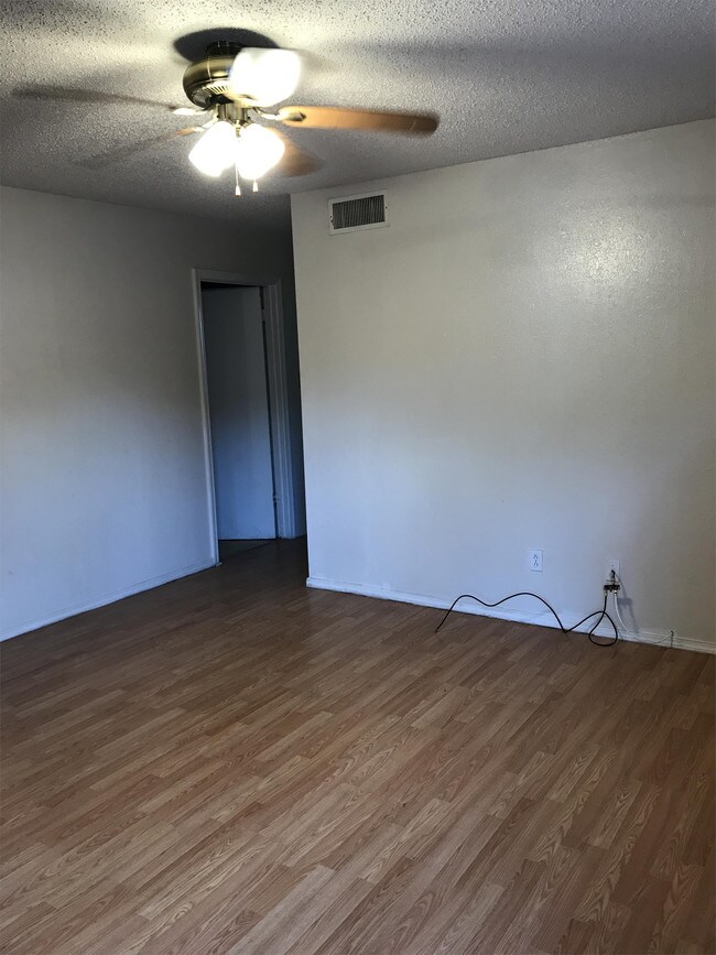 Building Photo - 1301 Pierre St