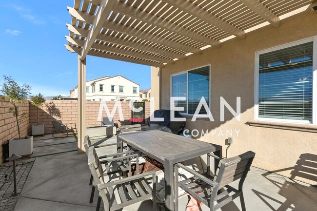 Building Photo - Gorgeous 2-Story 4-Bedroom Home with Loft ...