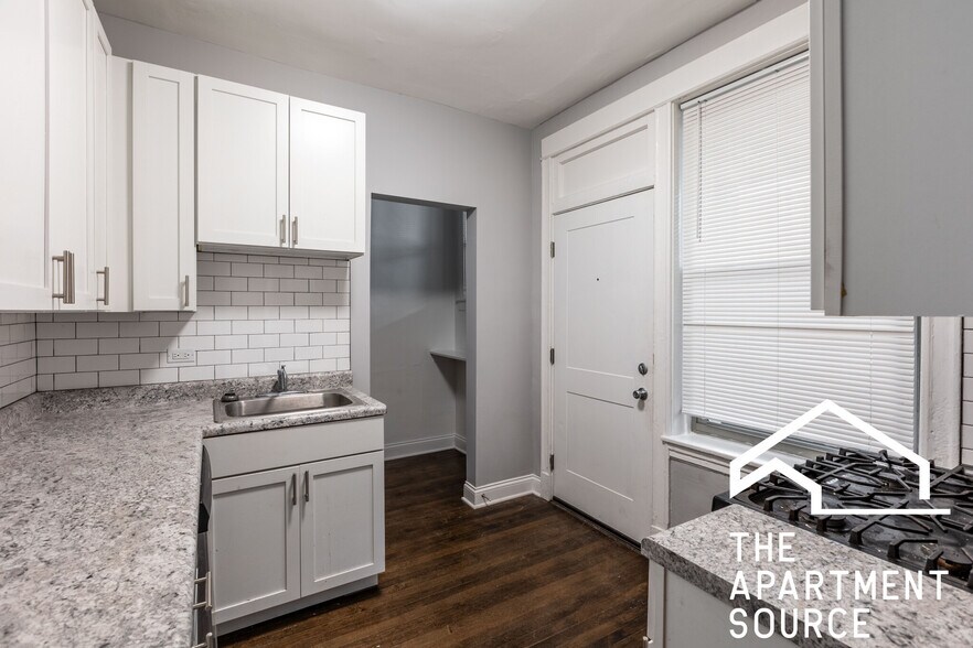 Building Photo - 1224 W Rosemont Ave