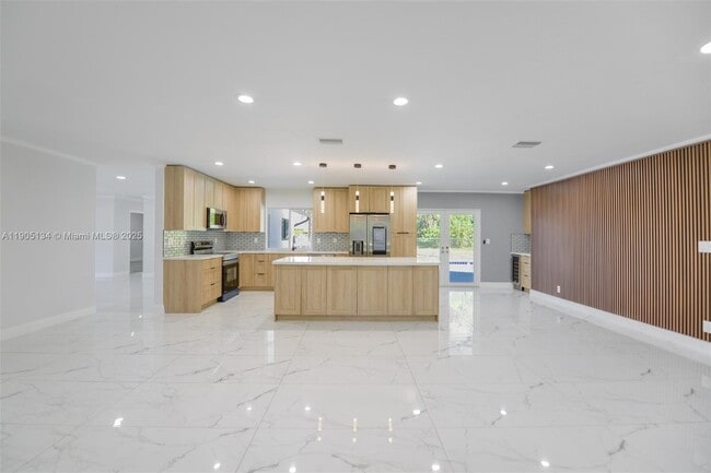 Building Photo - 11811 NW 5th Ct