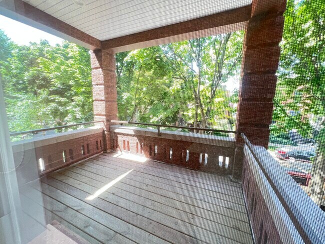 Building Photo - 2205 W Iowa St