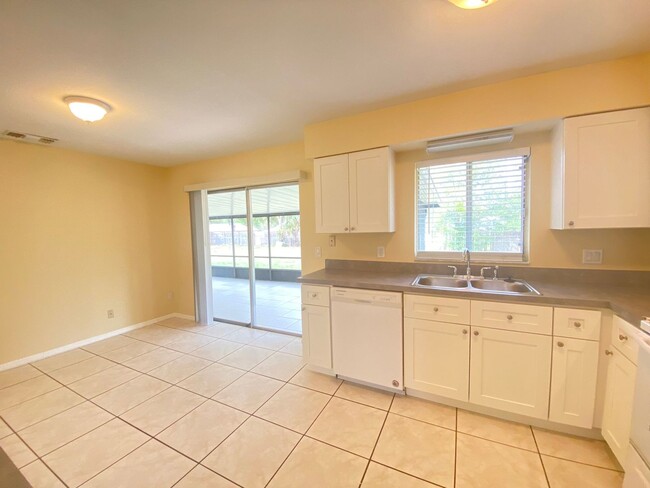 Building Photo - 3 Bed / 2 bath / 1 Car Garage Home with La...