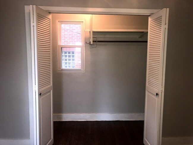 Building Photo - 4 Bedroom; 1 Bath House for Rent - Swissvale