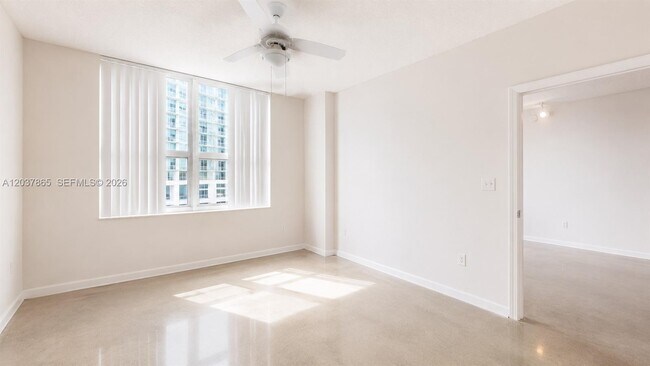 Building Photo - 2000 N Bayshore Dr