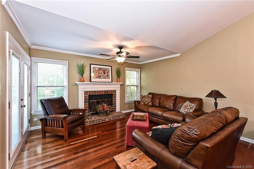 Building Photo - 3300 Selwyn Farms La