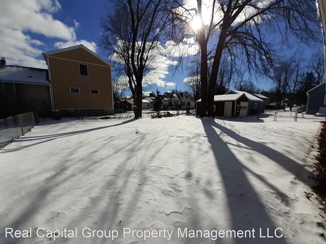 Building Photo - 3 br, 1 bath House - 25 Clinton St