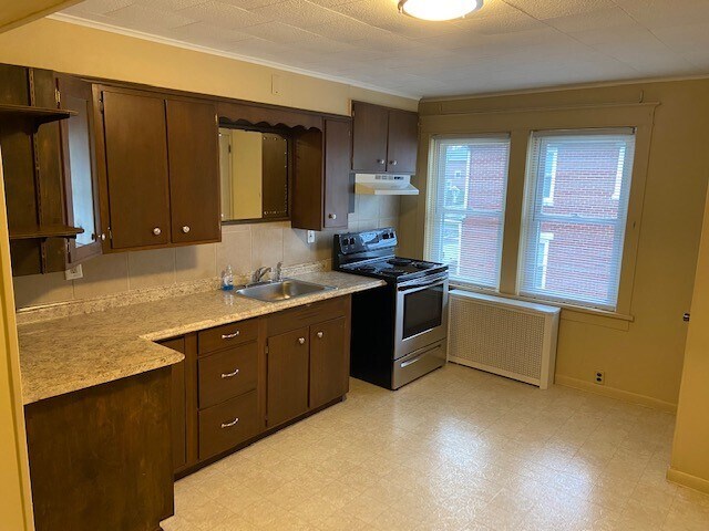 Kitchen - View 1 - 229 W Caracas Ave
