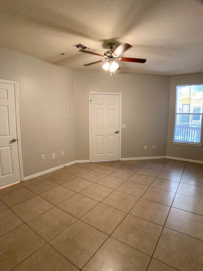 Building Photo - $600 Deposit* Beautiful 2/2 with pool view Balcony/ Tile through entire unit washer & dryer, wate...