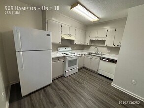 Building Photo - 909 Hampton-Unit 1B