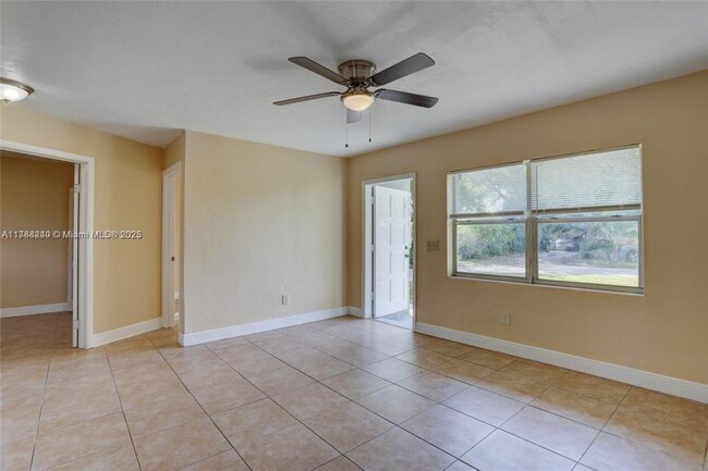 Building Photo - 3 bedroom in Hollywood FL 33024