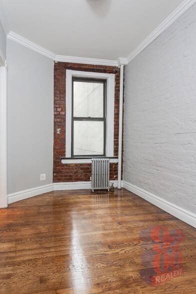 Building Photo - 410 E 13th St