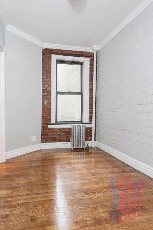 Building Photo - 410 E 13th St