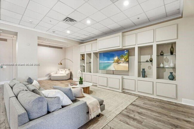 Building Photo - 5600 Collins Ave