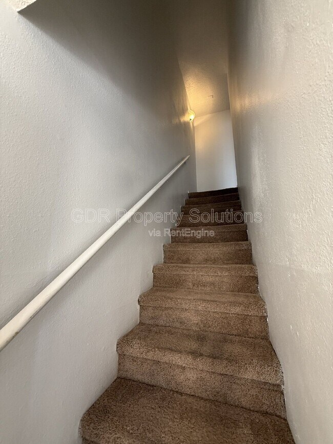 Building Photo - 1928 Buena Vista Dr SE