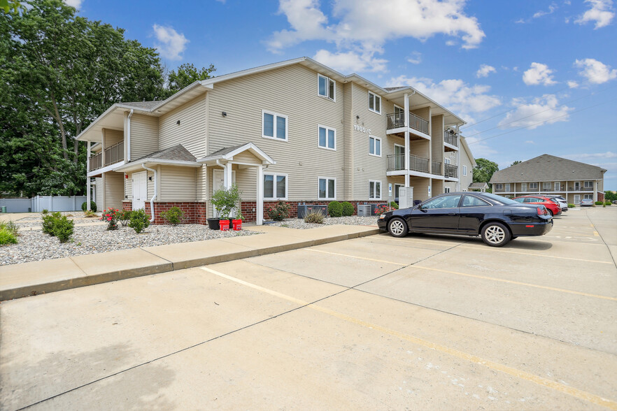 Primary Photo - Eastland Apartments