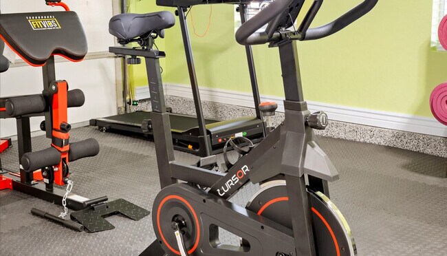 Building Photo - 2431 E Laurel St