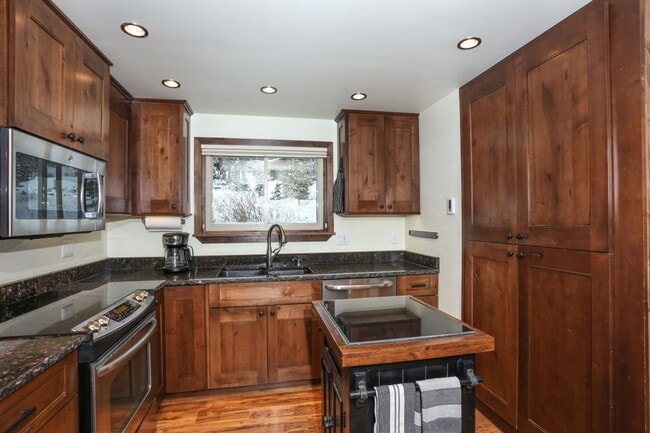 Primary Photo - Amazing views! On bus route! 1 Year Lease!