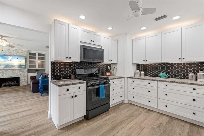 Building Photo - 7215 Westmoreland Dr