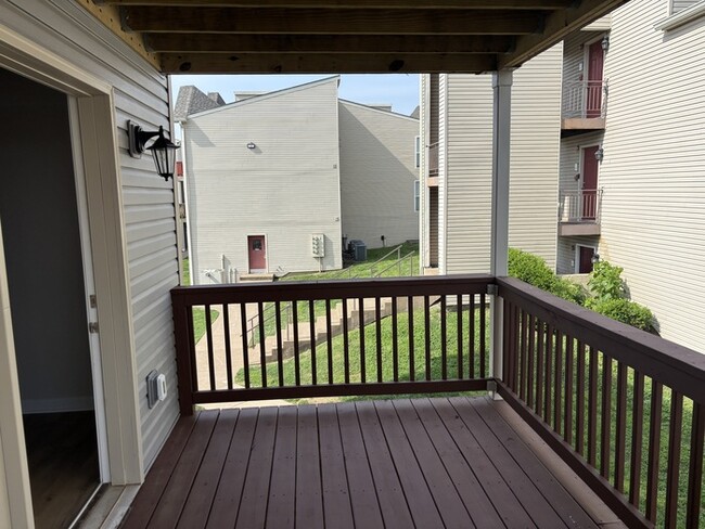 Building Photo - South Nashville 2 bedroom 2 bath Condo