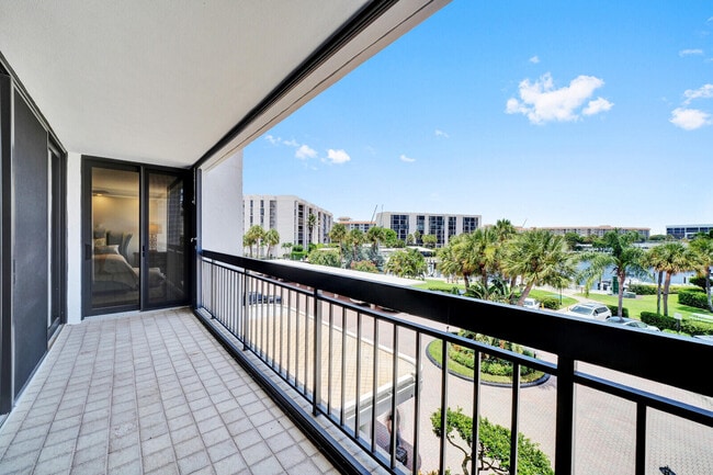 Building Photo - 2697 N Ocean Blvd