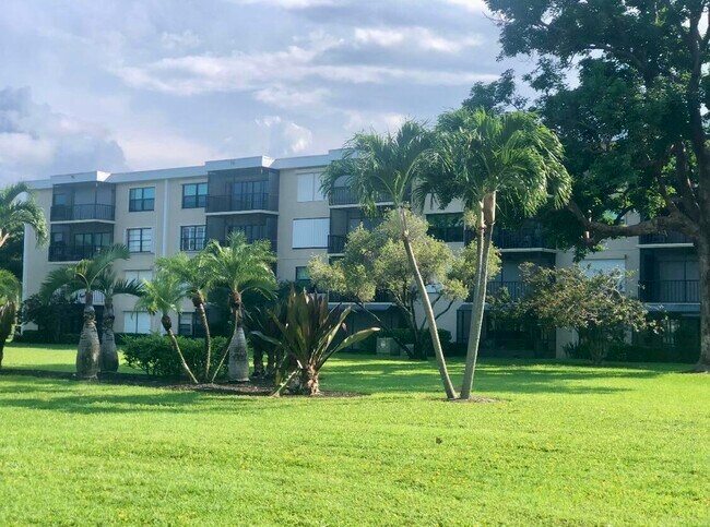 Building Photo - 300 N Hwy A1A