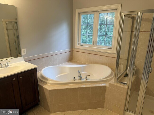Building Photo - 3008 Hollow Crest Pl