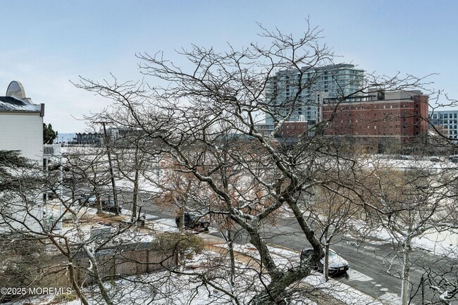 Building Photo - 321 Sunset Ave