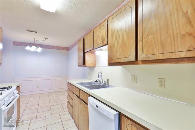 Building Photo - 4074 Russell Ave