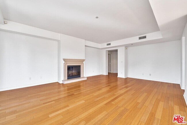 Building Photo - 2230 S Bentley Ave