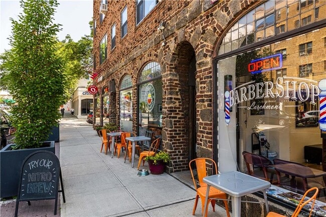 Building Photo - 14 N Chatsworth Ave