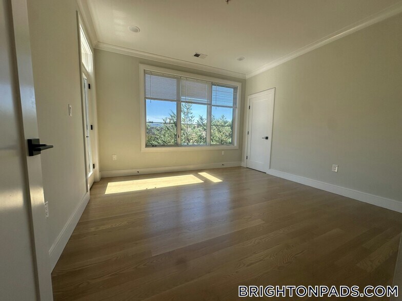 Building Photo - 104-106 Warren St.