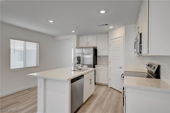 Building Photo - 2124 Abraham Ave