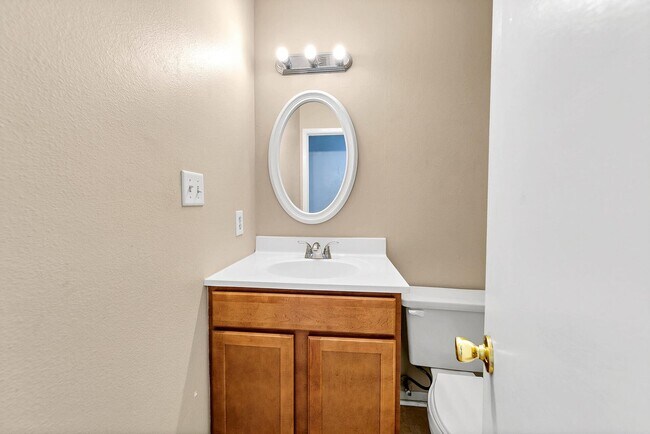 Building Photo - Adorable 3 Bed 2 Bath House for rent